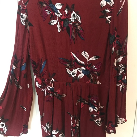 Loveriche Floral Print Bell Sleeve Romper - Picture 4 of 6